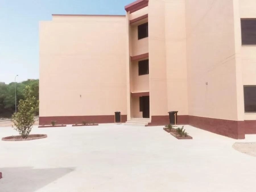 Side view of a block with landscaped courtyard